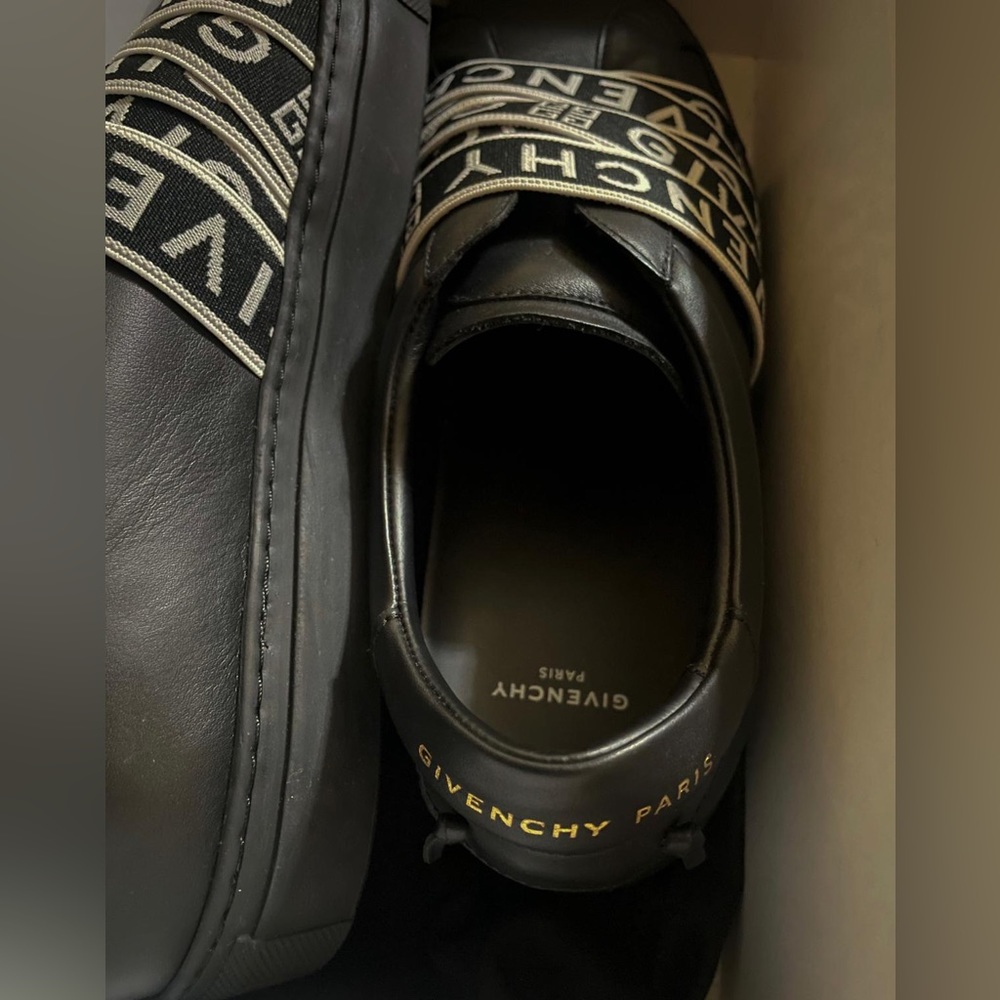 Givenchy in 42.5